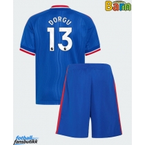Manchester United Patrick Dorgu #13 Bortedraktsett Barn 2026-27 Kortermet (+ Korte bukser)